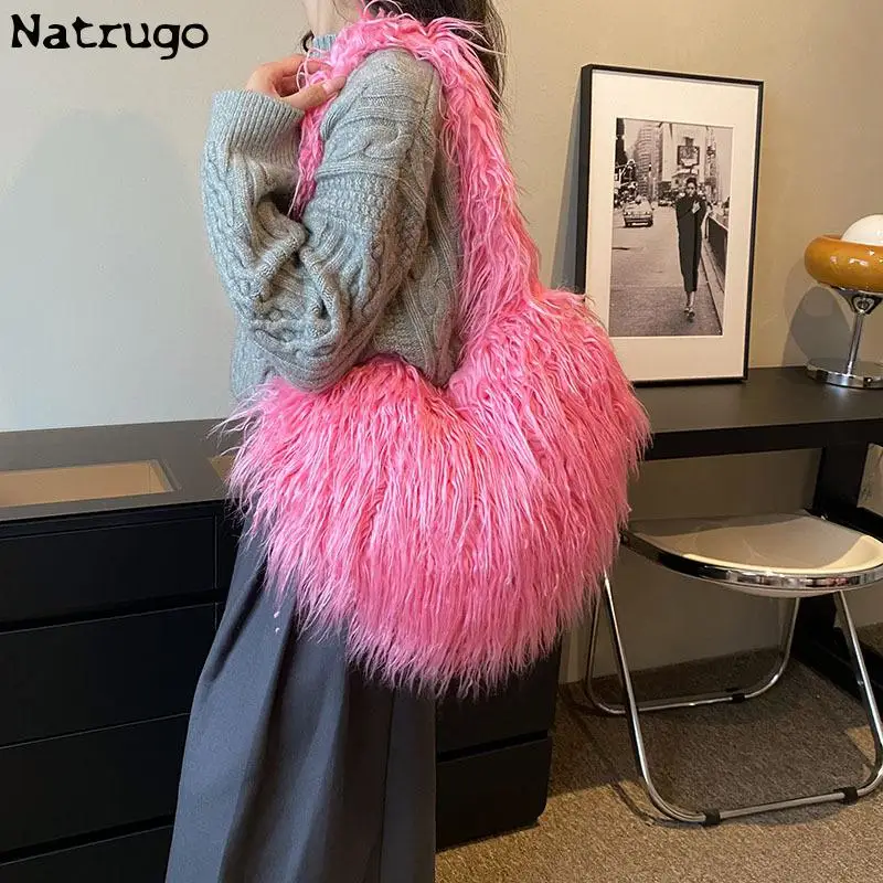 Szív alakú plüss táska Crossbody táskák nőknek 2023 Fashion Klein kék rózsaszín válltáskák divatos új stílusú lánytáska