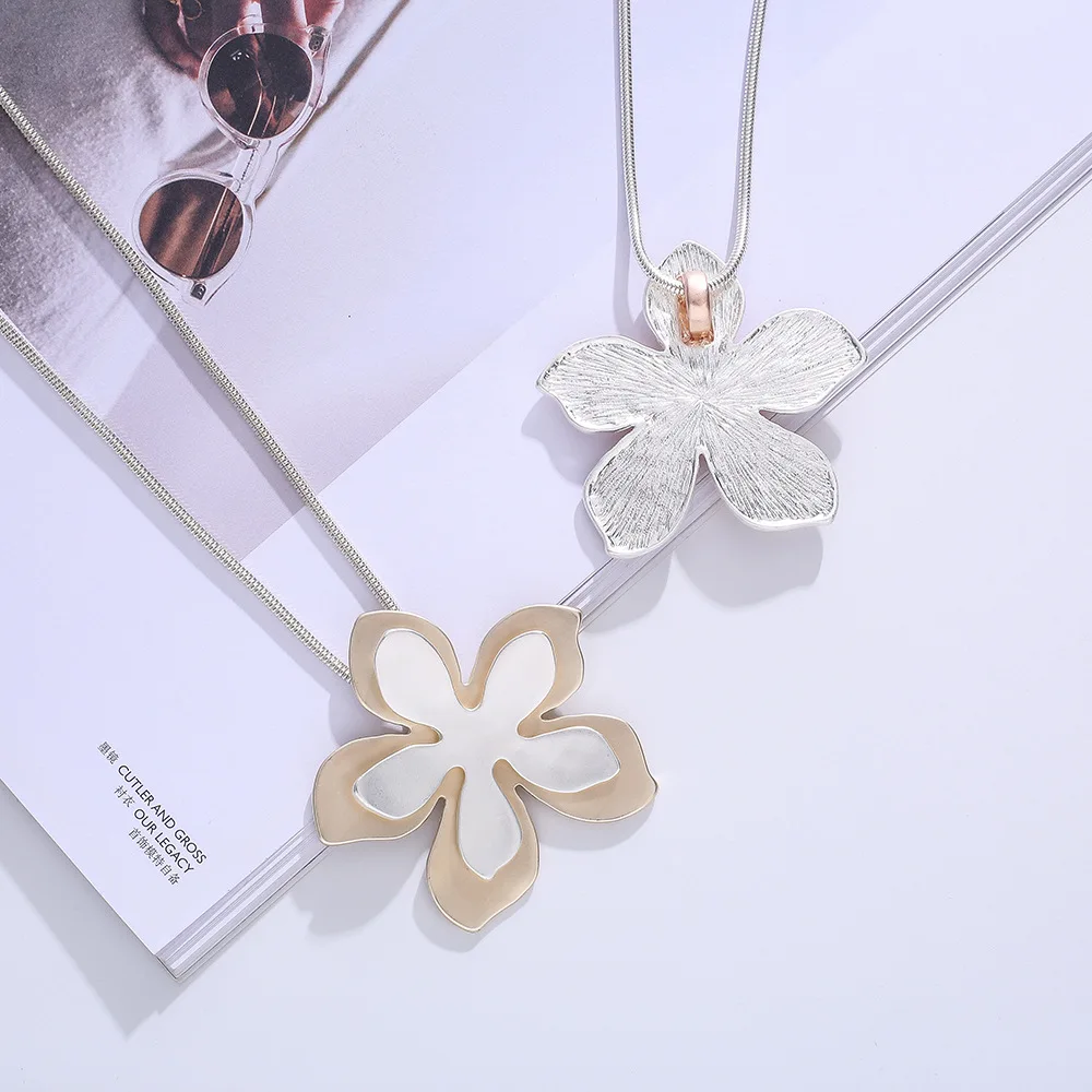 Trend Charm virágok medál nyaklánc Luxus ékszerek nőknek Elkötelezettségi nyilatkozat ajándék hosszú láncú nyaklánc