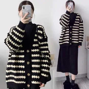 2023 Nők Ősz Tél Új koreai V-nyakú kardigán kabátok Női csíkos pulóverdzsekik Női laza Cardigan felsőruházat T369