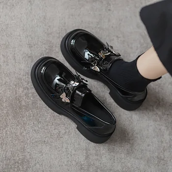 Alkalmi női cipő klumpák Platform Lakkbőr Balett Flats Szögletes lábujj Brit stílusú női lábbeli Oxfords Loafers szőrmével A