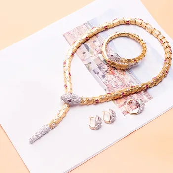 Designer kollekció stílus gyűrű fülbevaló karkötő nyaklánc bevonatolt arany színű cirkon kígyókígyó vacsora party ékszerkészletek