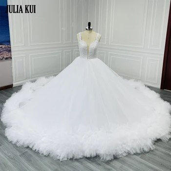 Julia Kui elegáns puffadt báli ruha esküvői ruha kápolnavonattal Normál pánt gyöngyfűző gyöngyök menyasszonyi ruha