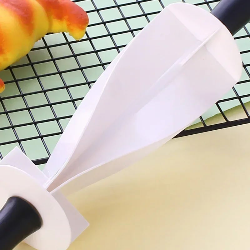 1 db Croissant készítése Kenyérkerék Tészta Tészta Vágó kés Műanyag hengervágó Sütés Konyhai kiegészítők Sütőipari eszközök